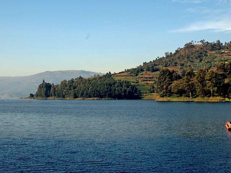lake bunyonyi tour